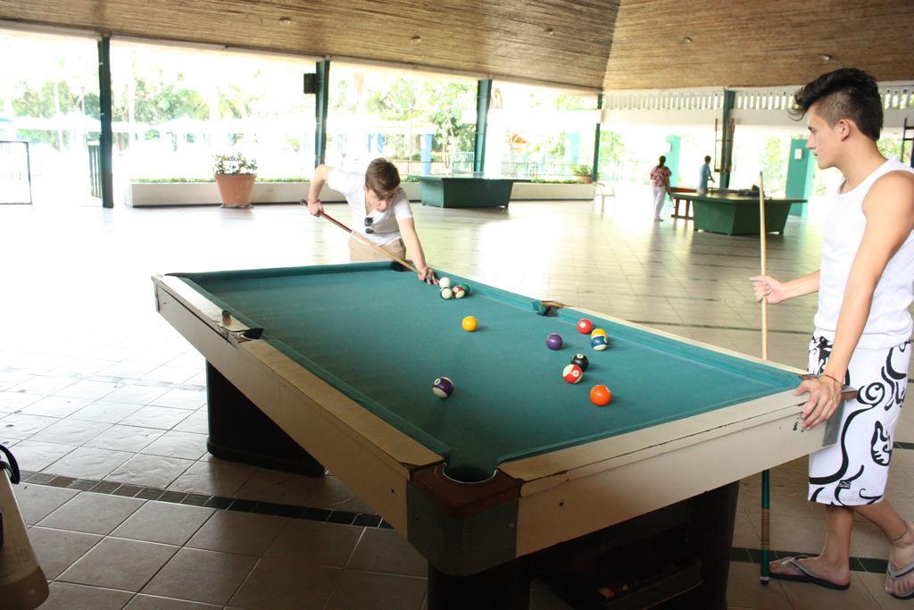 Hotel Guadaira Resort Мельгар Екстер'єр фото